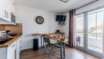 Refrigerador, microondas, parrilla de estufa y lavavajillas