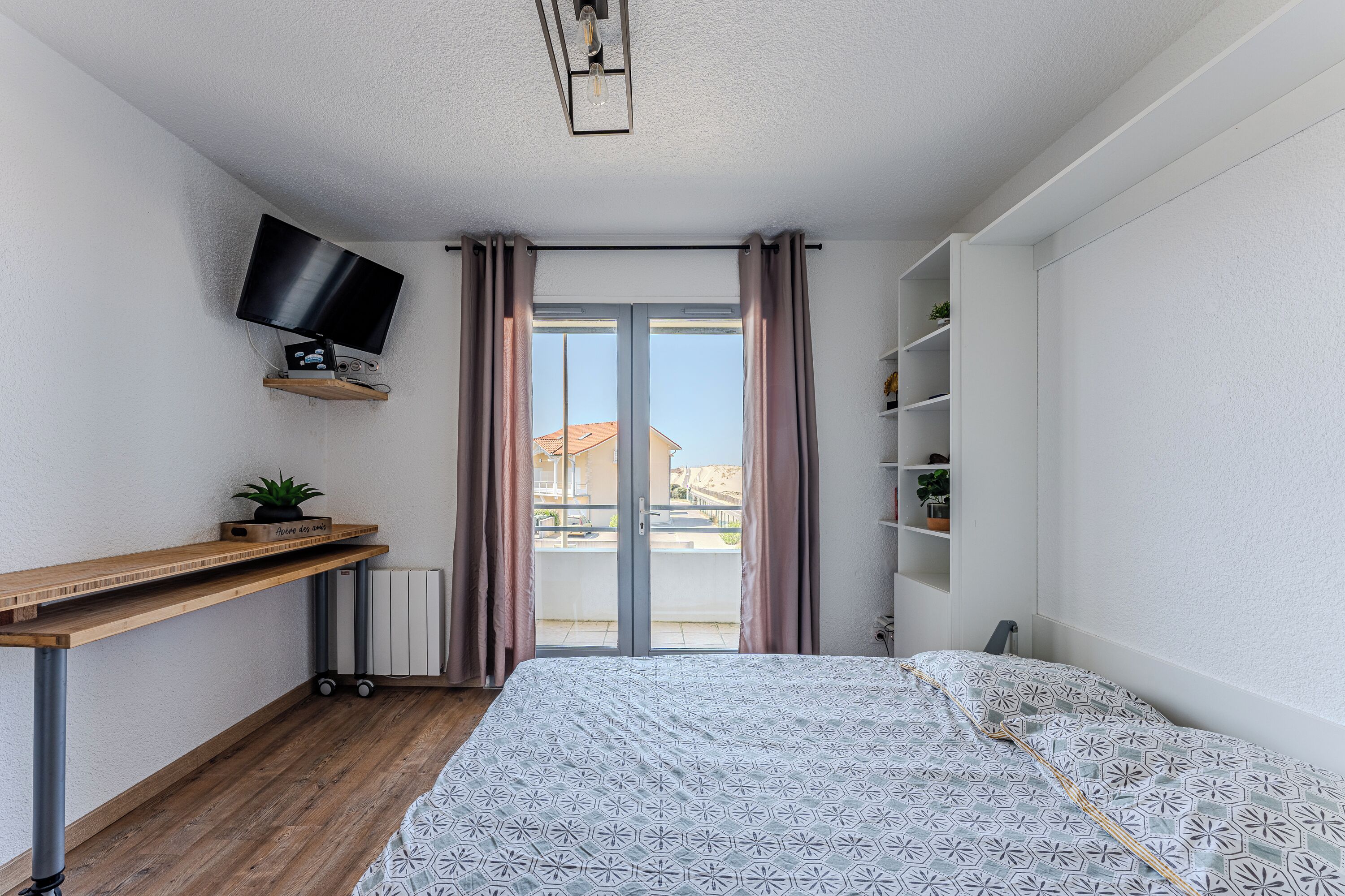 1 chambre, fer et planche à repasser, Wi-Fi gratuit, draps fournis