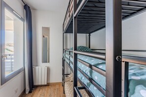 1 chambre, fer et planche Ă repasser, Wi-Fi gratuit, draps fournis