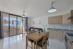 Interior - Apartment 'Costa Azul' with Sea View, Private Terrace and Wi-Fi (Los Llanos de Aridane)