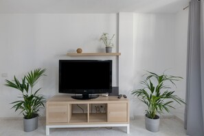 Interior - Apartment 'Costa Azul' with Sea View, Private Terrace and Wi-Fi (Los Llanos de Aridane)