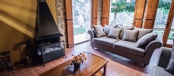 Country House 'La Coma D'en Roca' with Mountain View, Private Pool and Wi-Fi