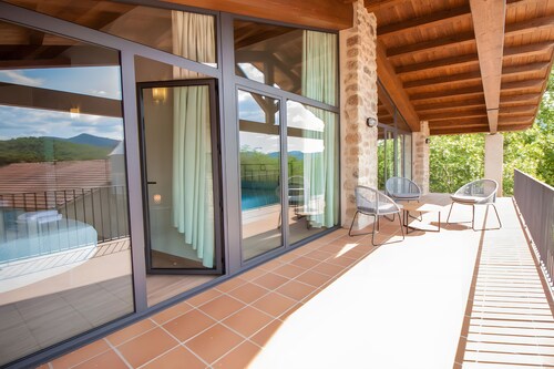 Cottage 'La Cabanya Planella' with Mountain View, Private Terrace and Wi-Fi