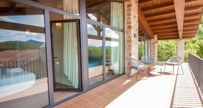 Cottage 'La Cabanya Planella' with Mountain View, Private Terrace and Wi-Fi