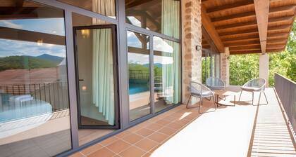 Cottage 'La Cabanya Planella' with Mountain View, Private Terrace and Wi-Fi