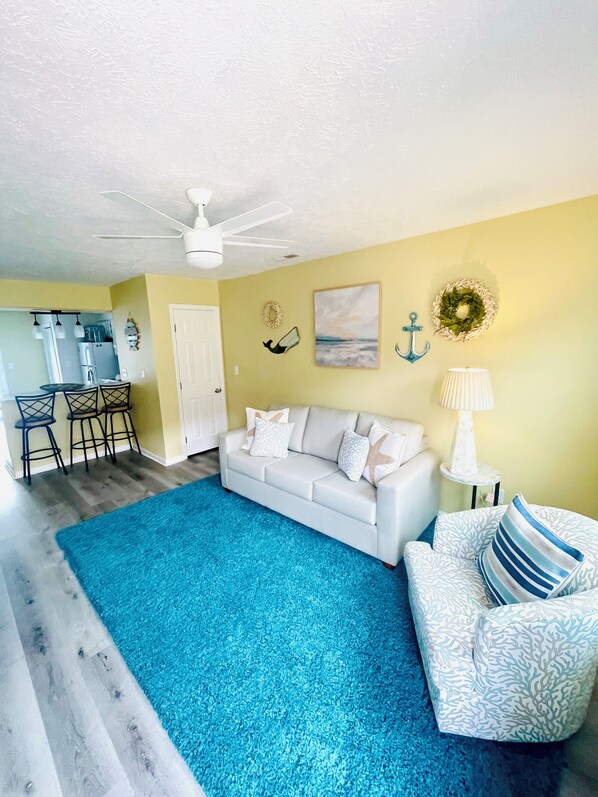 Smart TV - Family friendly / pet friendly 2-bedroom townhome in North Myrtle Beach (North Myrtle Beach)