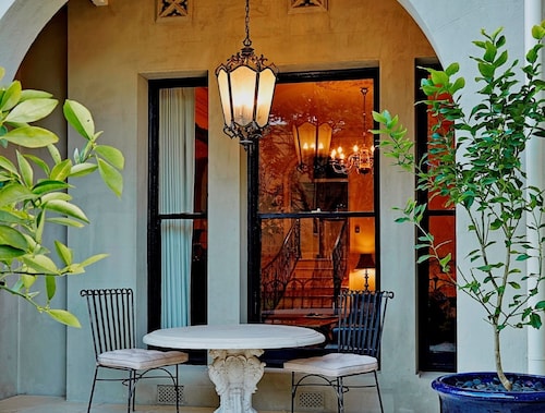 The Suites, Villa Belgravia - Suite 1 - luxury self-contained in central Bendigo