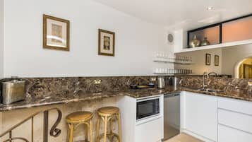 Fridge, microwave, coffee/tea maker, electric kettle