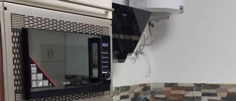 Refrigerador, microondas, horno y parrilla de estufa