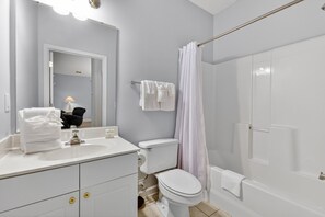 Shower, towels - North Myrtle Beach Golf Condo | Play and Relax | RC 231| Barefoot Resort (North Myrtle Beach)