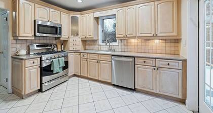 Spacious 4BR home w/ WiFi, TV, hot tub, huge dining, fire pit & vast garden