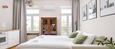 Iron/ironing board, WiFi, bed sheets