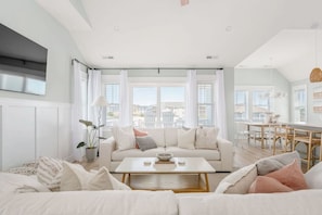TV - Walk To Beach,  Brewery - Private Pool & Hot Tub! (Kill Devil Hills)