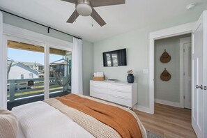 4 bedrooms, iron/ironing board, WiFi, bed sheets - Walk To Beach,  Brewery - Private Pool & Hot Tub! (Kill Devil Hills)