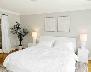 5 bedrooms, desk, iron/ironing board, free WiFi
