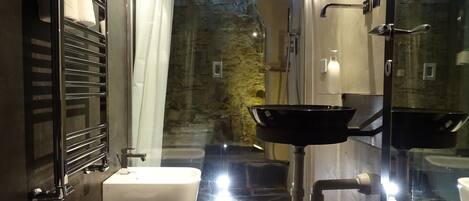 淋浴設備、風筒、提供毛巾