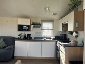 Fridge, microwave, oven, stovetop - Cosy Caravan in a quiet corner of the site - with a beautiful sea view! (Minster on Sea)