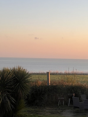 Property grounds - Cosy Caravan in a quiet corner of the site - with a beautiful sea view! (Minster on Sea)