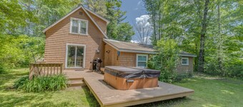 Private Hot Tub-Firepit-Walk to Town