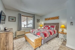 4 soverom, skrivebord, wi-fi (inkludert) og sengetøy