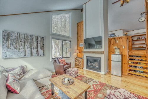 Large Condo across the street from Loon Mountain!