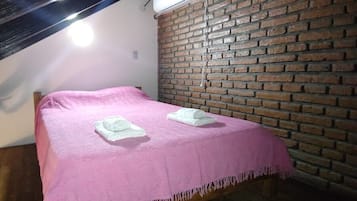 1 slaapkamer, een strijkplank/strijkijzer, wifi, beddengoed