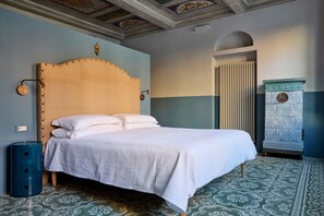 5 habitaciones, tabla de planchar con plancha, wifi y ropa de cama 
