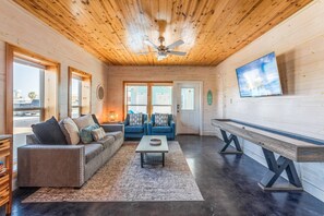 Smart TV - Family Beach House • Golf Cart + Shuffleboard! (Port Aransas)