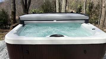 Bañera de hidromasaje al aire libre