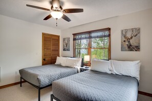 2 bedrooms, free WiFi, bed sheets - Elk Ridge Retreat -Hot Tub- Firepit-Fireplace (Maggie Valley)