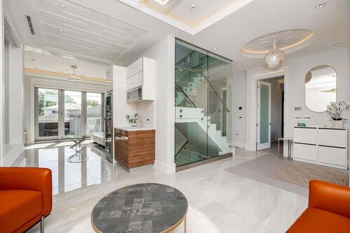 Centrally-located Luxury Home With Views Cinema