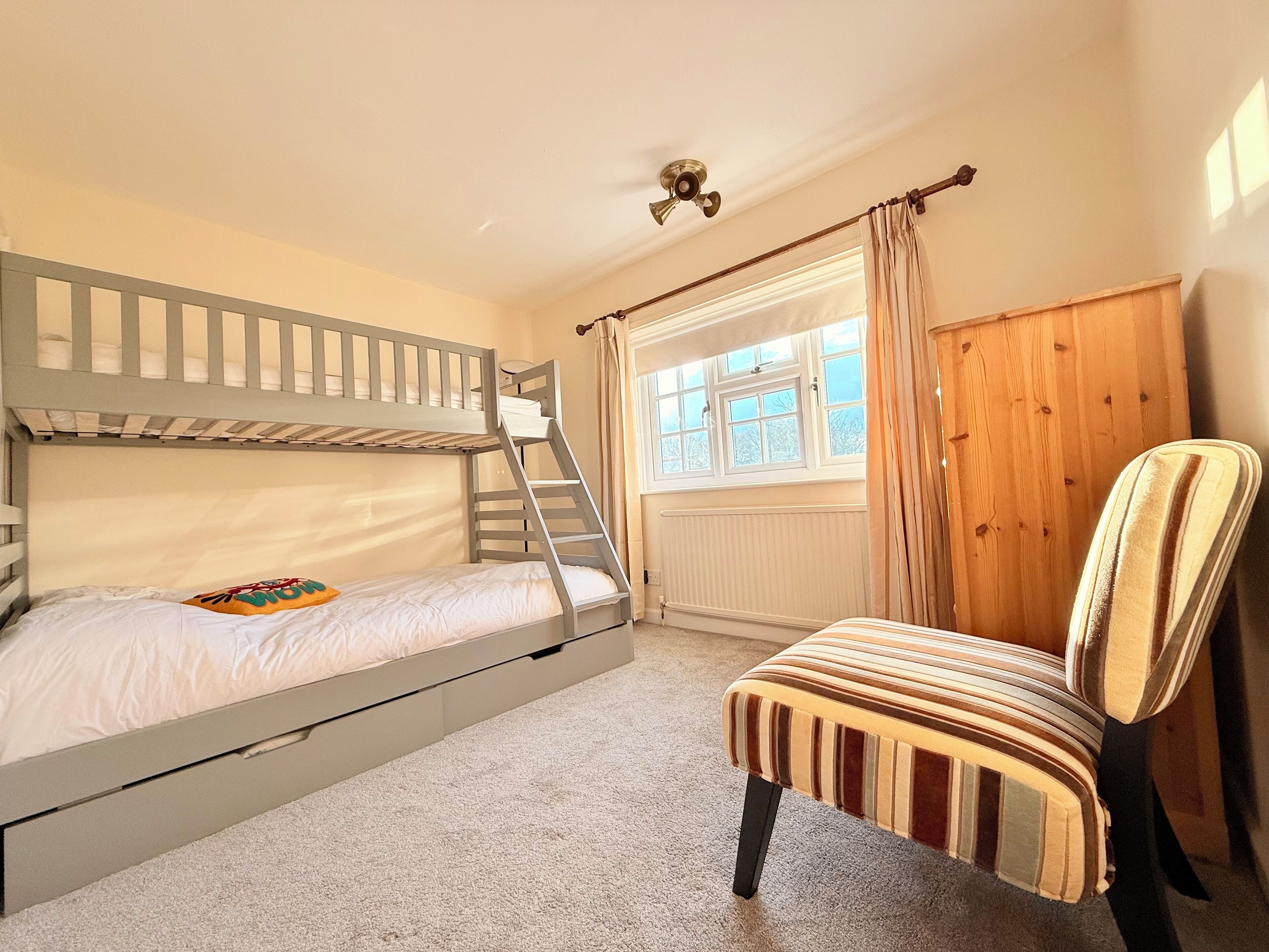 2 chambres, fer et planche à repasser, Wi-Fi, draps fournis