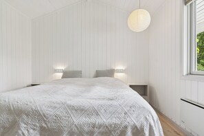 3 bedrooms, iron/ironing board, free WiFi