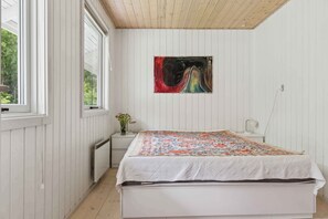 3 bedrooms, iron/ironing board, free WiFi