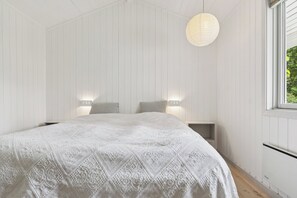 3 bedrooms, iron/ironing board, free WiFi