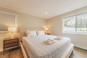 2 bedrooms, iron/ironing board, travel crib, free WiFi - Pool is closing October 15! Hot Tub open year round! (Fennville)