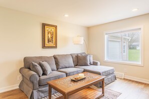 Smart TV, books, video library, stereo - Pool is closing October 15! Hot Tub open year round! (Fennville)