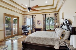 5 soverom, skrivebord, strykejern/-brett og wi-fi