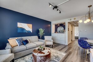TV - Newly Renovated Oceanfront Corner unit,2 Balconies (Myrtle Beach)