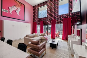 Smart TV, ping pong - Tequila Girls- Great for Groups, Downtown Condos (Nashville)
