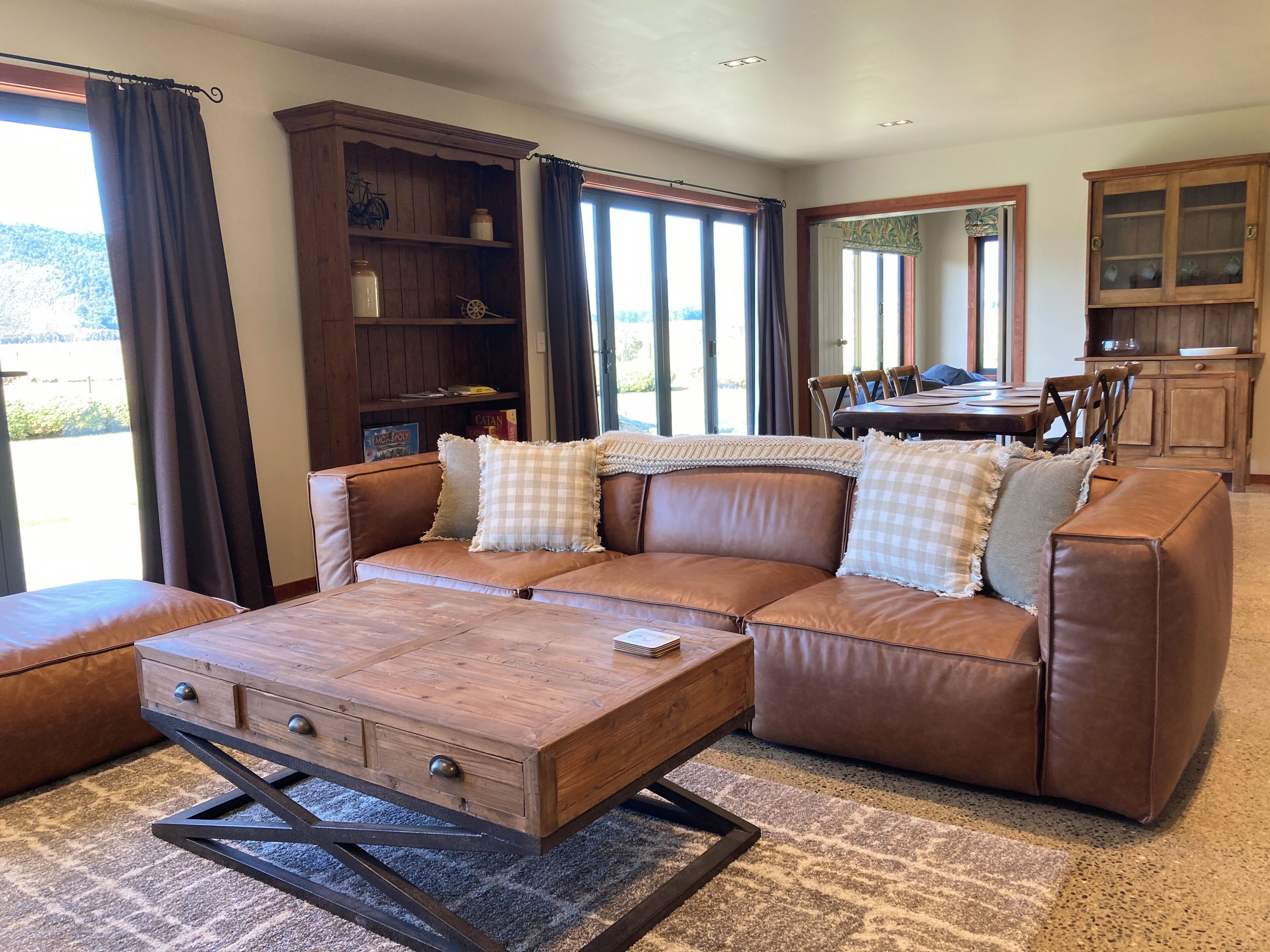 Smart TV, fireplace, computer monitors