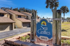 Property grounds - Sea Castles #1: 3BR condo with pool, beach access, and balcony. (Fernandina Beach)