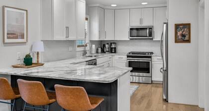 Ottawa Hills Bliss: Luxe 2BR with Hot Tub & King!