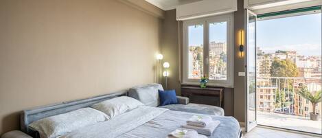 1 slaapkamer, een strijkplank/strijkijzer, wifi, beddengoed