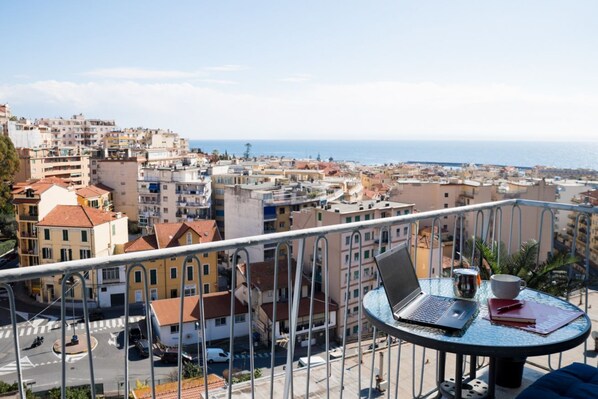 Unclassified image, 1 of 21, button