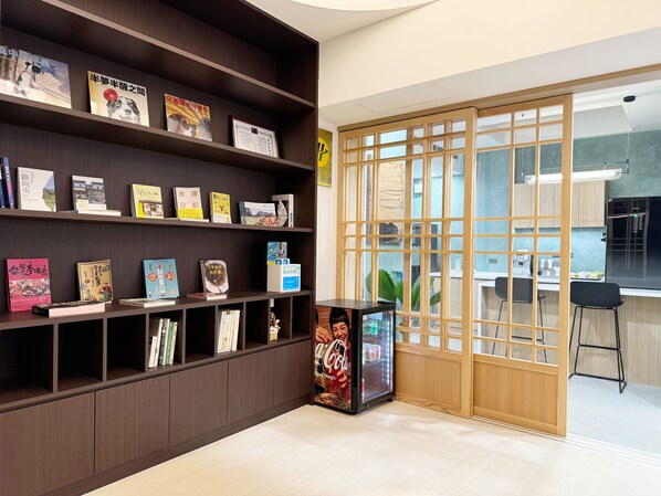 A modern library with bookshelves and a refrigerator. - A Day A Room (Taichung)