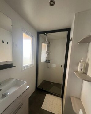 Douche, sèche-cheveux