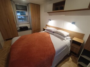2 bedrooms, bed sheets - RA08 Mobile home sleeps 6 comfortably Cap Ferret (Lège-Cap-Ferret, France)