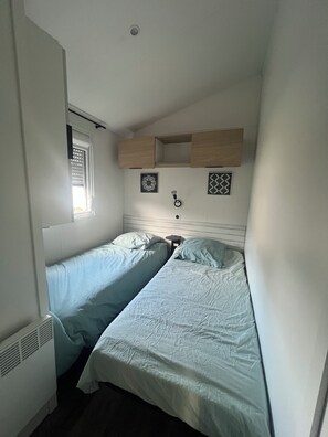 3 bedrooms, travel cot, WiFi