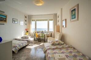 2 chambres, fer et planche à repasser, draps fournis